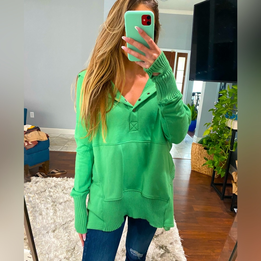 Vici green sweater